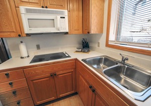 One bedroom cabin with personal hot tub, close to downtown Estes Park