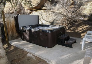 One bedroom cabin with personal hot tub, close to downtown Estes Park