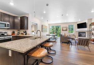 Overlooks Snake River w/Great Mountain View, Close to Everything in Keystone
