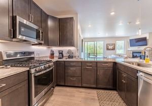 Overlooks Snake River w/Great Mountain View, Close to Everything in Keystone