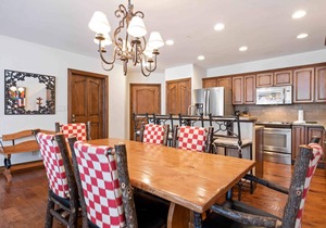 Oxford Court 210 - Upscale Mountain Elegance