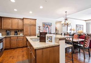 Oxford Court 210 - Upscale Mountain Elegance
