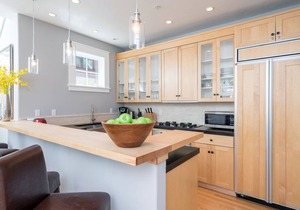 PACIFIC PLACE - A luxury condo in town w/ amazing views & walk-to-ski