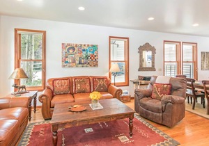 PACIFIC ST TOWNHOUSE II - Perfect downtown location w/views & walk-to-ski