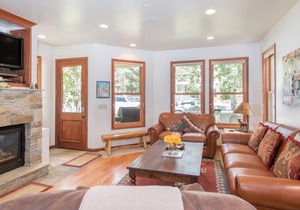 PACIFIC ST TOWNHOUSE II - Perfect downtown location w/views & walk-to-ski