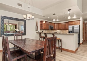 Penthouse Level - A/C, Covered Deck, Outdoor Pool and Hot Tub