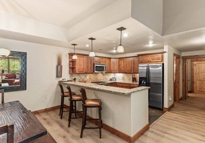 Penthouse Level - A/C, Covered Deck, Outdoor Pool and Hot Tub