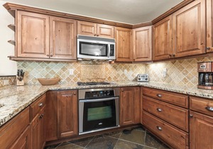 Penthouse Level - A/C, Covered Deck, Outdoor Pool and Hot Tub