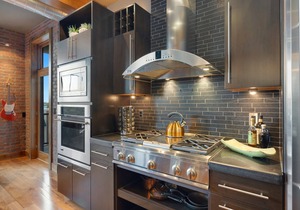 Penthouse w/Mtn Views in the Heart of Old Town