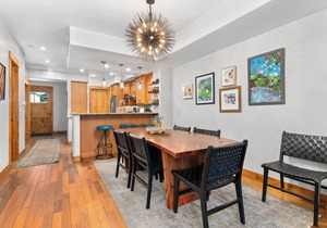 Perfect Downtown Location, Overlooking River and Emerald, 3BD/2.5 BA