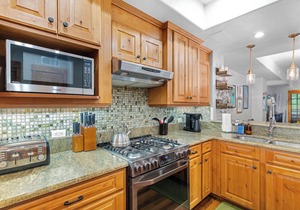 Perfect Downtown Location, Overlooking River and Emerald, 3BD/2.5 BA