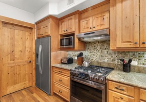 Perfect Downtown Location, Overlooking River and Emerald, 3BD/2.5 BA