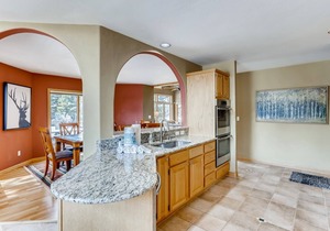 Perfect for Your Family Vacay with yard, hot tub & Pet Friendly!