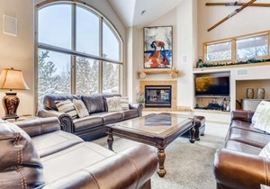 Perfect for Your Family Vacay with private hot tub! home