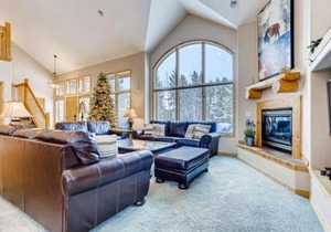 Perfect for Your Family Vacay with private hot tub! home