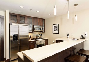 Perfect Snowmass Getaway! Spacious Balcony with Views, A/C, Hot Tub, Gas FP & Parking