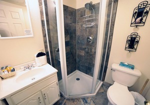 Personal Hot Tub, River Views, Great Price!