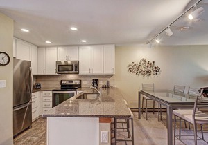 Pet Friendly in Keystone! On River Trail. Walk/Shuttle to Dining, Shops