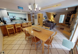 Pet Friendly on River! Pool, 2 Hot Tubs! Walk/Easy Drive to Shops, Dining