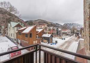 Pet-Friendly Three-Bedroom Residence With Concierge, Hot Tub