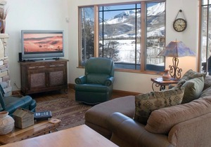 Pine Meadows 138— Gorgeous ski-in/ski-out condo w/hot tub and views