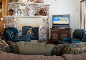 Pine Meadows 138— Gorgeous ski-in/ski-out condo w/hot tub and views