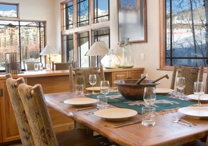 Pine Meadows 138— Gorgeous ski-in/ski-out condo w/hot tub and views