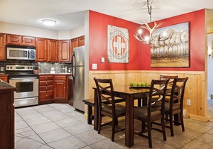 Pine Ridge 15A: Great Location - Ski-in Property