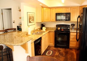 Pinecreek #I - 3 BR: Close to Town- Shuttle to Slopes- Pool & Hot Tub Access