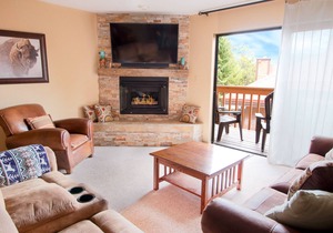 Pool. Hot Tub. Gym. Garage. Nicely Remodeled Townhome in Excellent Location.