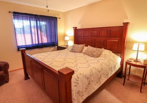 Pool. Hot Tub. Gym. Garage. Nicely Remodeled Townhome in Excellent Location.