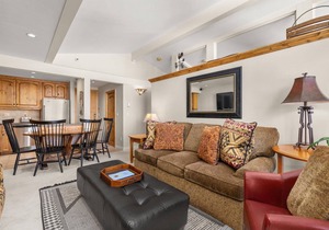 Popular Snowmass Condo! Outdoor Pool & HT/Wood FP/Balcony/Grill. Elevator, Parking. Next to Village
