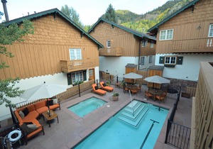 Premium Location, A/C, Washer/dryer, Walk to Everything, Many Amenities