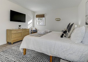 Private Room l Shared Executive Travel Home l Near Hospitals & Pikes Peak!