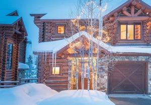 PROSPECT FALLS — Luxe Log Cabin w/Hot Tub and Game Room, Easy Ski Access