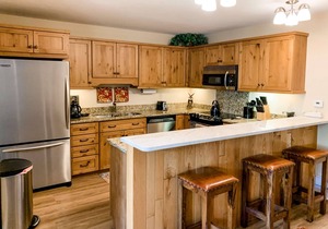 Quiet Colorful Fall! 3 Nights 10% off Now into November