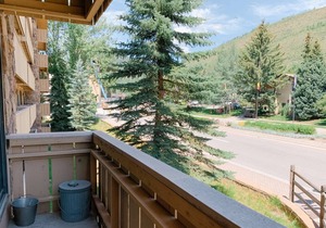 Quiet Colorful Fall! 3 Nights 10% off Now into November