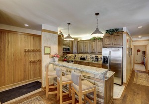 Quiet Location, Private Indoor Hot Tub w/Mountain Views, Close to the Lifts