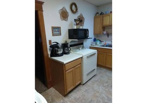 Quiet upstairs studio close to town 420 friendly