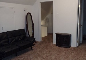 Quiet upstairs studio close to town 420 friendly