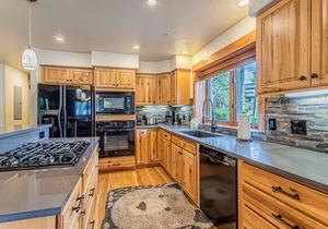 Relaxed Comfort in a Prime Location – The Pines at Ore House!