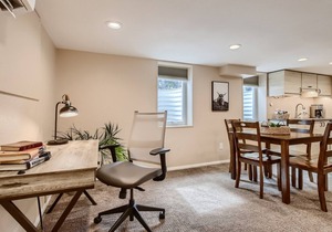 Relaxing Downtown Castle Rock guest suite.