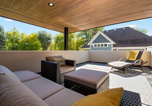 Relaxing in Paradise w Private Roof Top Deck!!