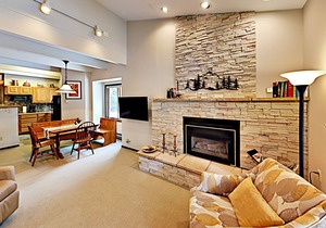 Remodeled, 3-Story Townhome with Private Sauna & Gas Fireplace - Near Lifts