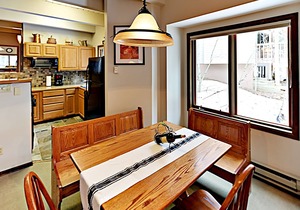 Remodeled, 3-Story Townhome with Private Sauna & Gas Fireplace - Near Lifts