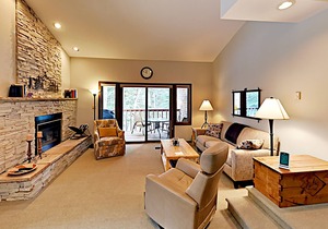 Remodeled, 3-Story Townhome with Private Sauna & Gas Fireplace - Near Lifts