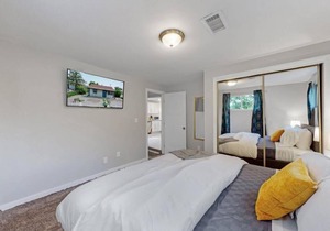 Remodeled 66th 3 king Beds home in Denver