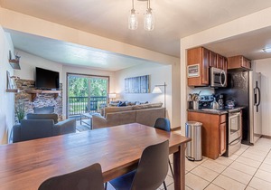 Remodeled Condo. Less than 1 mile to Steamboat Ski Area