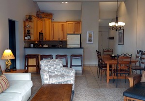Remodeled Condo w/FREE WiFi, Parking, Heated Pool, Hot Tubs, Skier Shuttles
