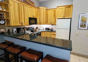 Remodeled Condo w/FREE WiFi, Parking, Heated Pool, Hot Tubs, Skier Shuttles
